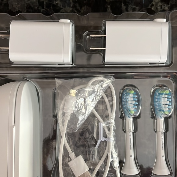 (Sold)Sonicare Travel Charging Cases - Picture 3 of 7